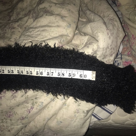 Black soft scarf - Picture 4 of 4